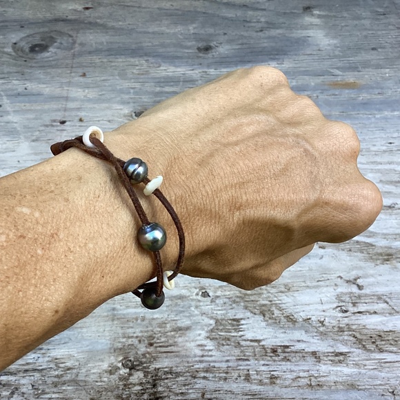 Puka Pearls + leather BRACELET Ella May Maui - Picture 4 of 4